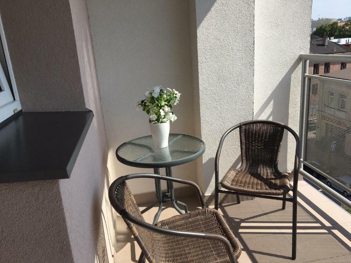 Family & Business Elegant Apartments Rynek Centrum Downtown - 2 Bedroom, Balcony, Parking Kielce Exterior photo